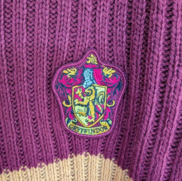 Official Harry Potter Gryffindor Quidditch Sweater - Picture 5 of 5